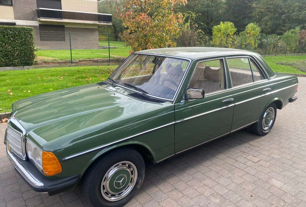 Mercedes-Benz MERCEDES W123 250 ESSENCE * * ÉTAT SHOW-ROOM *