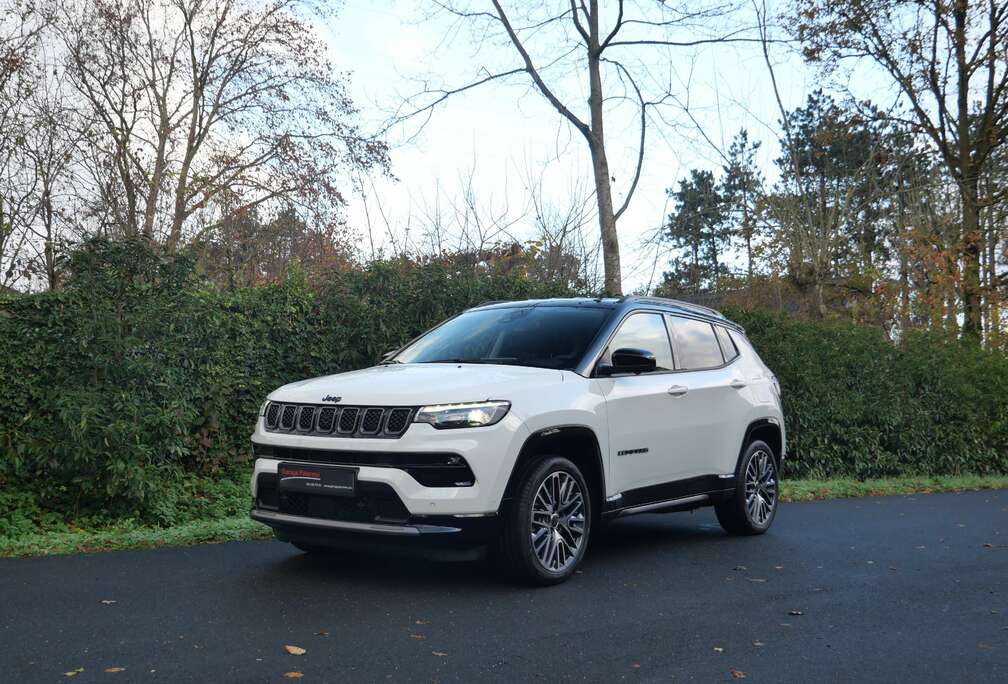 Jeep 4Xe SUMMIT  240 PK