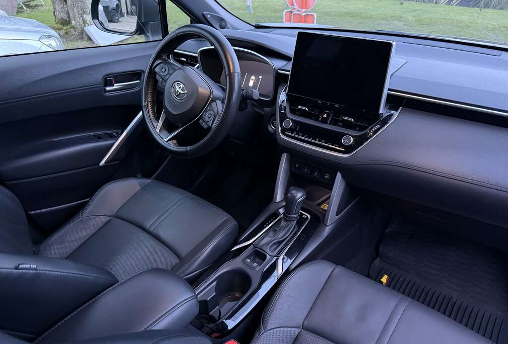 Toyota Hybrid 2.0 AWD Premium e-CVT (145 kW)