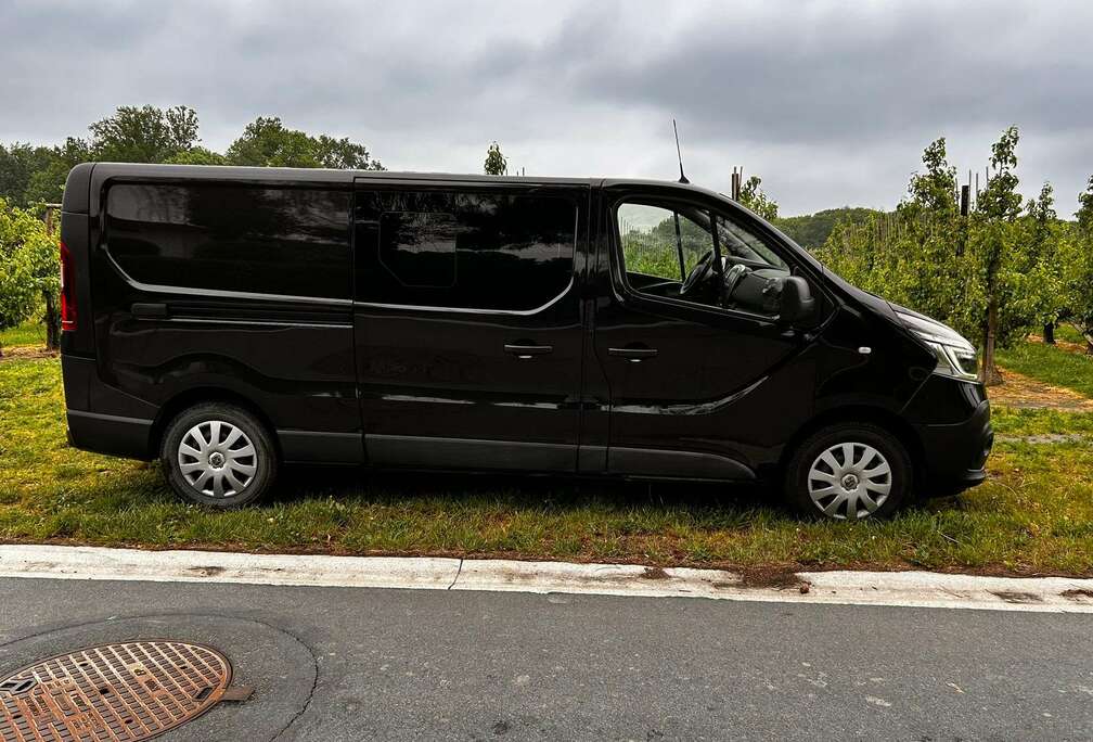 Renault Trafic Passenger 2.5 dCi L2H1 Black Edition FAP Quicksh