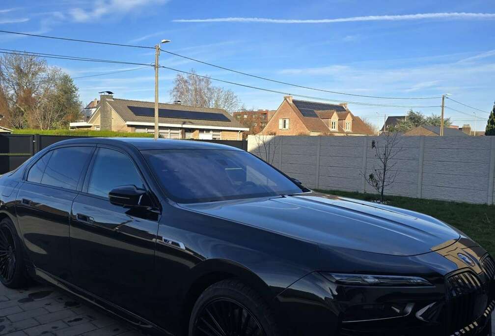 BMW M760eXAS PHEV (420 kW)