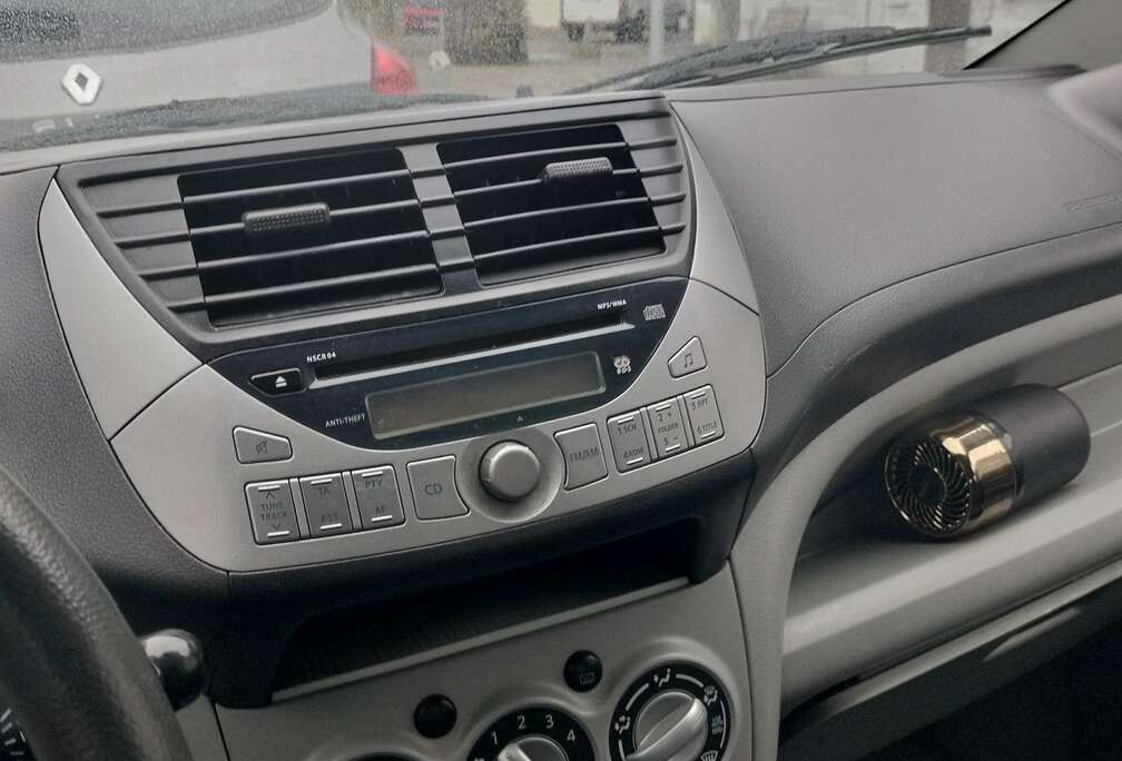 Nissan 1.0i Acenta+AC