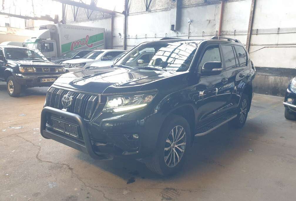 Toyota Land Cruiser 2.8 D-4D Black Premium A/T