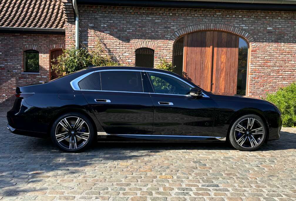 BMW M760e xDrive