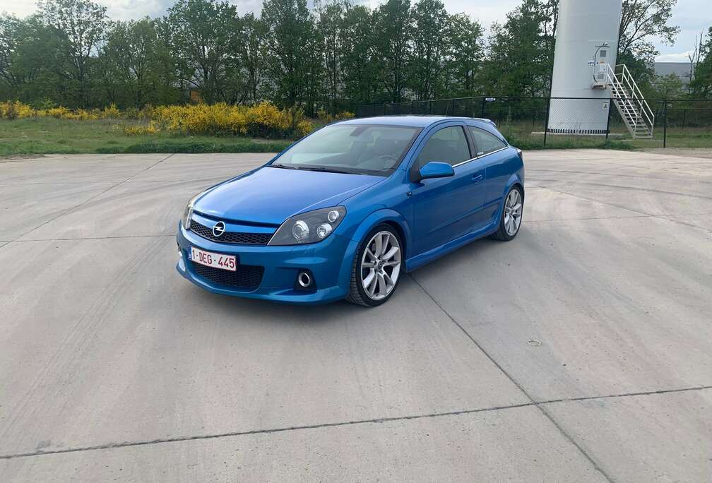 Opel Astra OPC