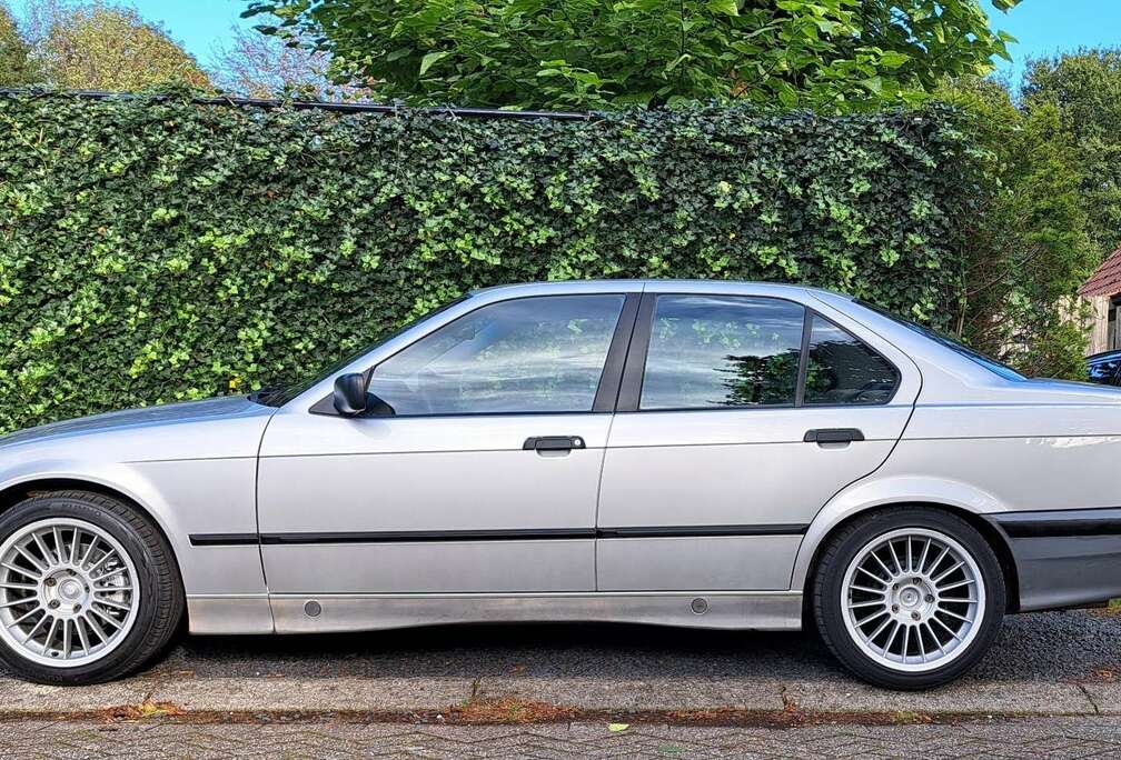 BMW e36 318 sedan airco no rust