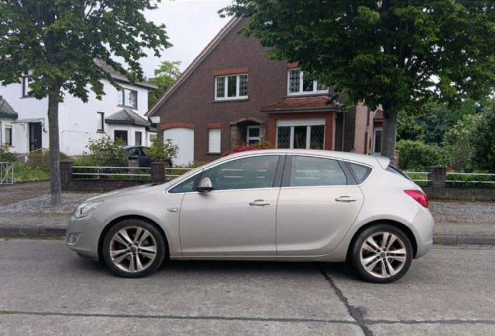 Opel 1.7 CDTI 110 ch  COSMO NAVI CUIR  DEMARRE PAS