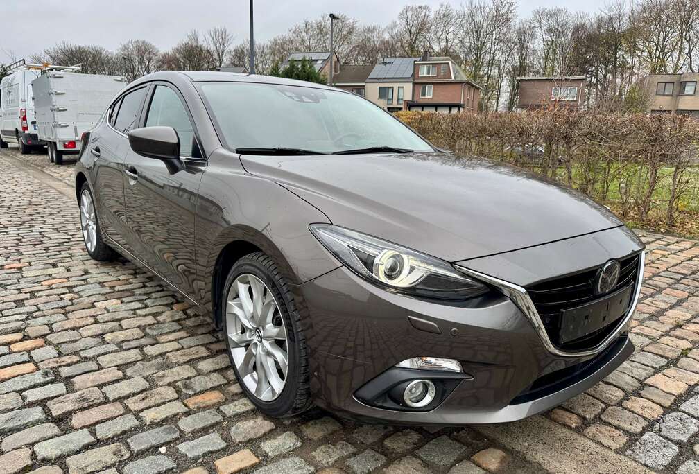 Mazda Mazda 3 1.5D 1r Main 122.000 km Carnet Auto Xenon Cuir Bose