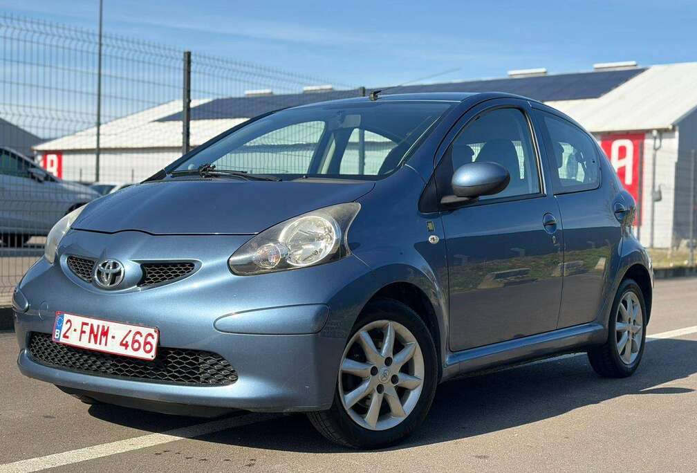 Toyota Toyota Aygo 5 portes * Climatisation * PRTE IMMATRICULÉ * 0484/45.21.66