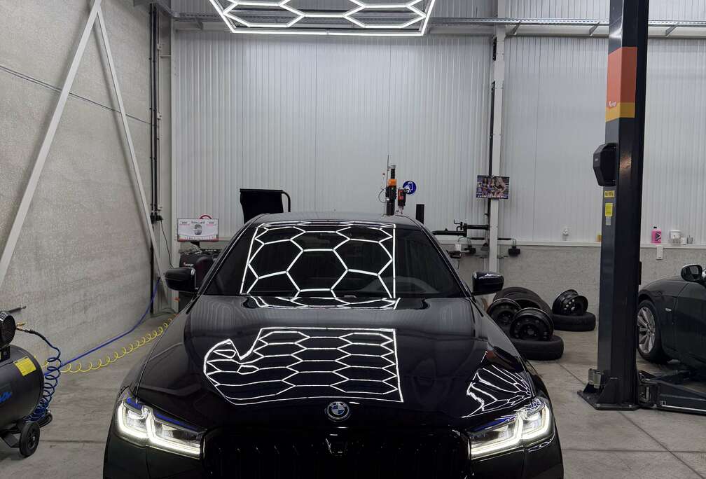 BMW 530e M SPORT - FACELIFT - LASER / CARBONZWART