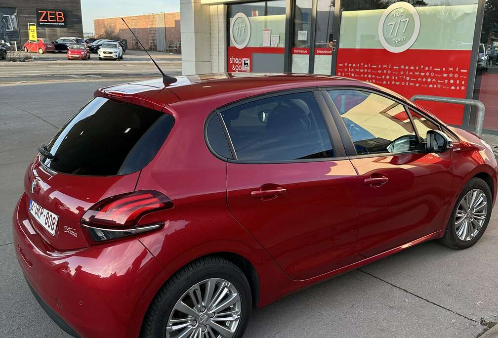 Peugeot 1.2i Style 82cv 5 Portes