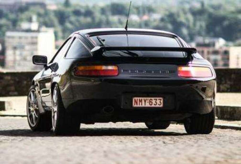 Porsche 928 4S