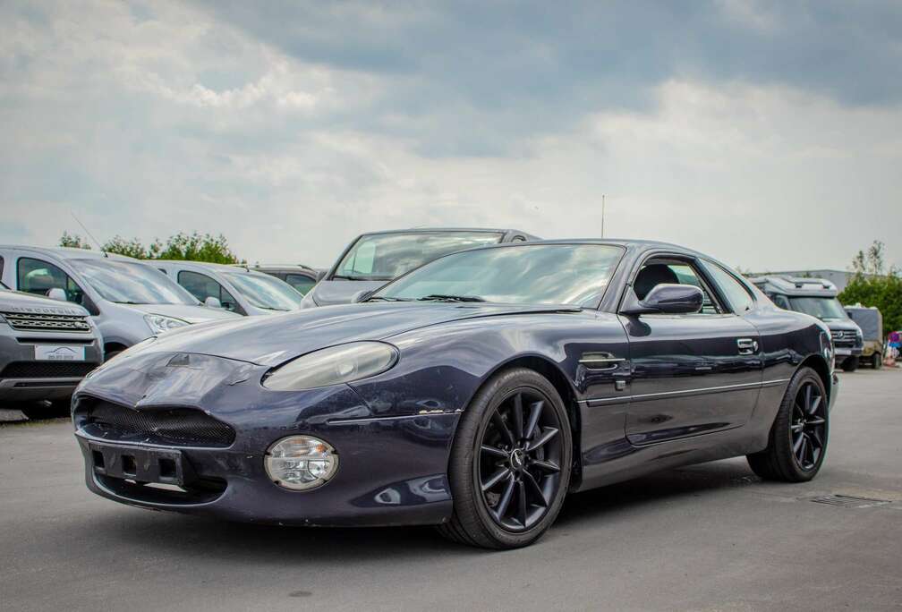 Aston Martin Vantage 5.9i V12 Coupé / SCHADEWAGEN / LEDER