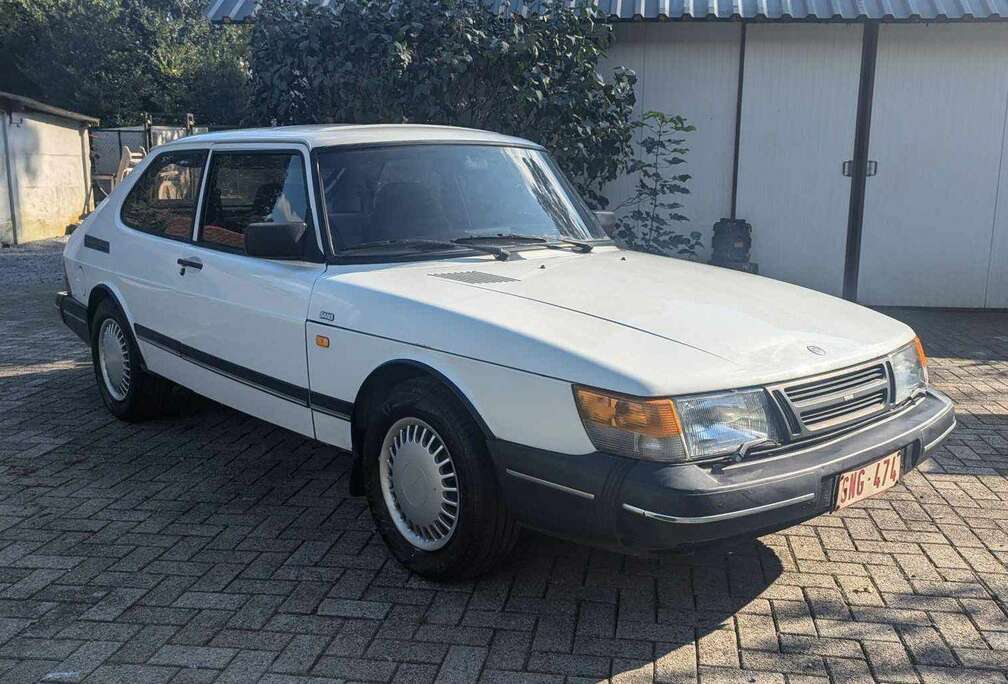 Saab 900 i 16