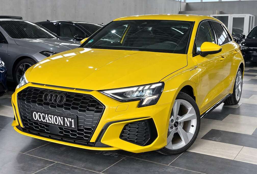 Audi 40TFSIe / S-LINE INT&EXT / NAVI / CAMERA / XENON / LED / FULL