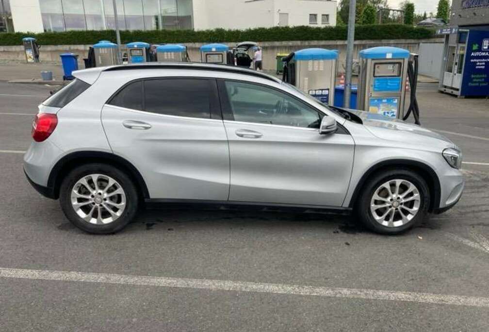 Mercedes-Benz GLA 200