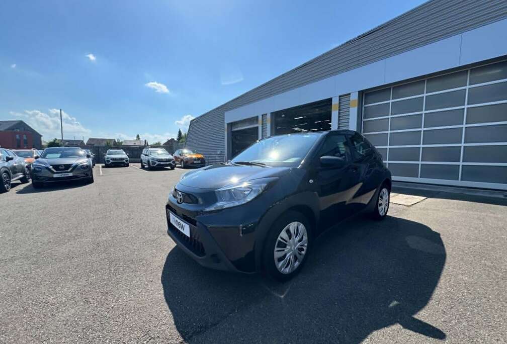 Toyota 1.0i VVT-i X play