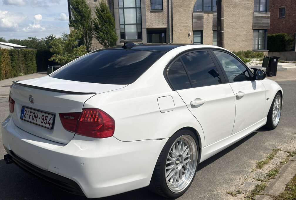 BMW 320i