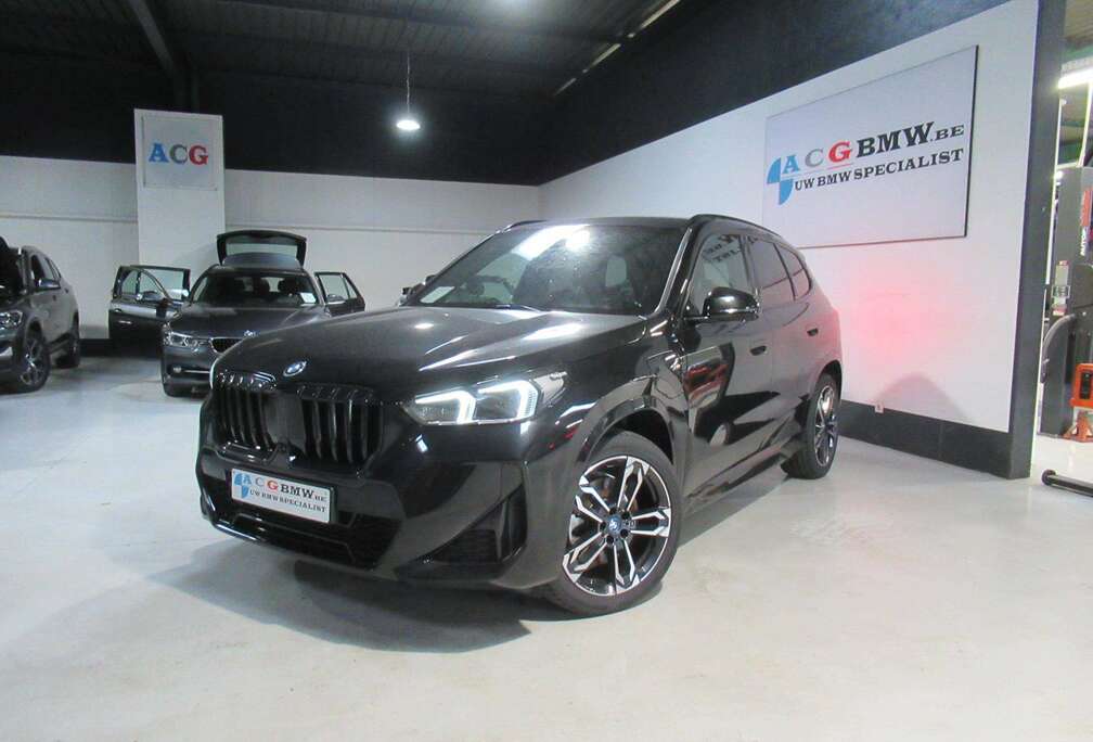 BMW 30E Hybride M SPort X1 U11 Donkerbruin Leder met zwarte buitenkant, trekhaak Adaptive CC Drive Assist