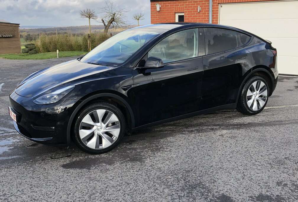 Tesla Model Y 72.5 kWh Dual Motor (377 kW)