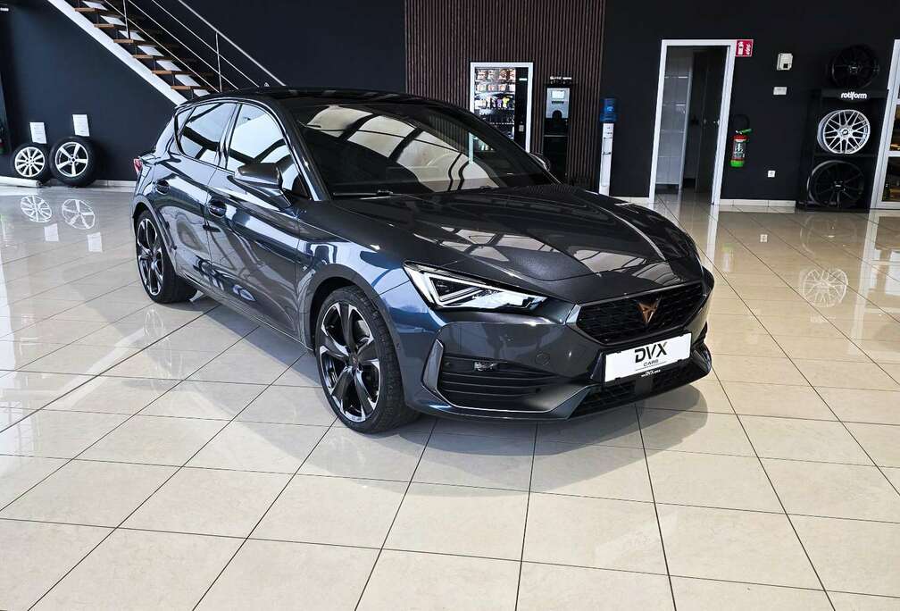 e-Hybrid 1.4 DSG (180 kW) / Camera / Pano / LED