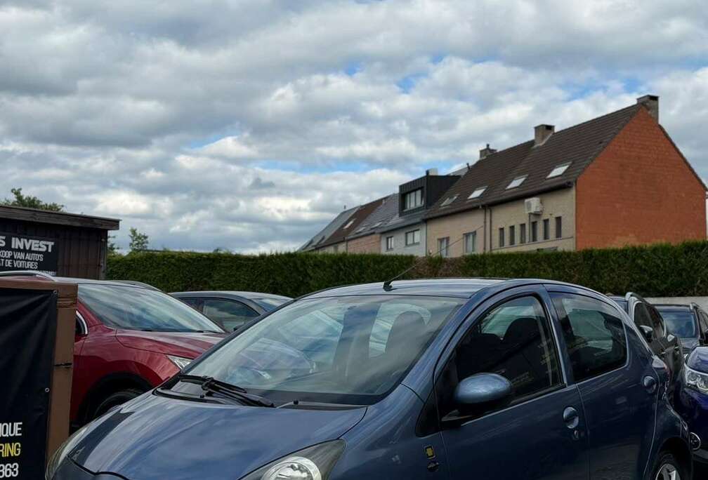 Toyota 1.0i VVT-i Music MMT