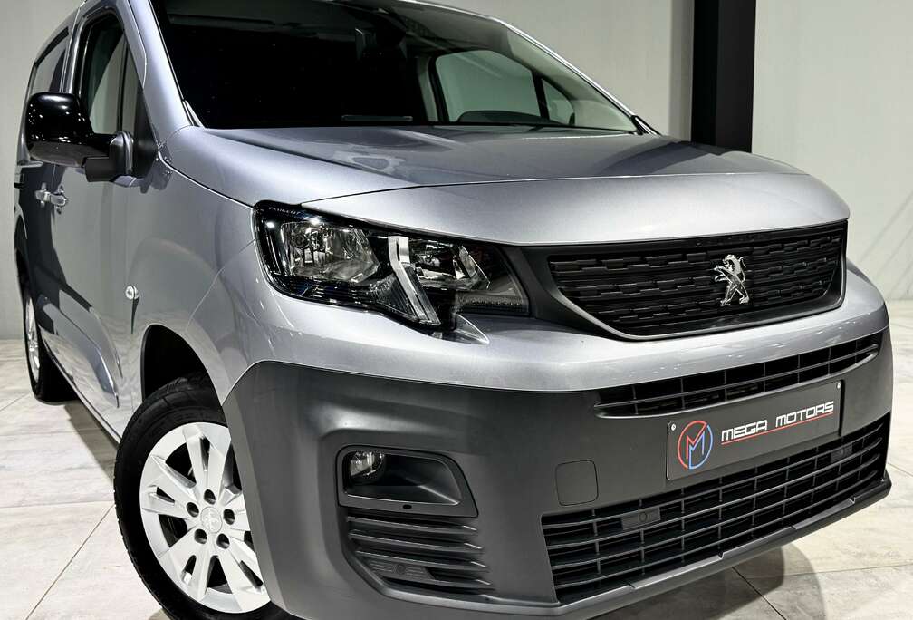 Peugeot 1.5HDi 102CV  3 PLACES  CARPLAY CAMERA NAVi ++