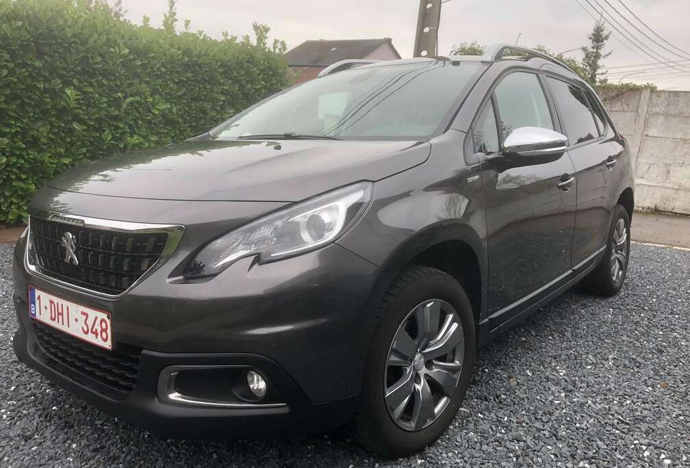 Peugeot 2008 1.2i PureTech Style