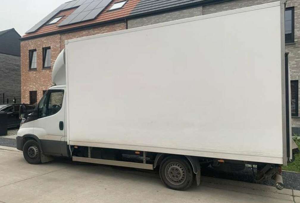 Iveco Meubelbak met laadbrug