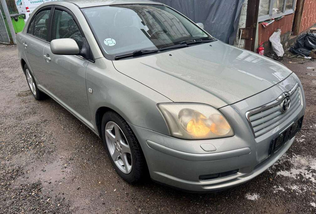 Toyota Avensis 1.8i VVT-i 16v Linea Luna