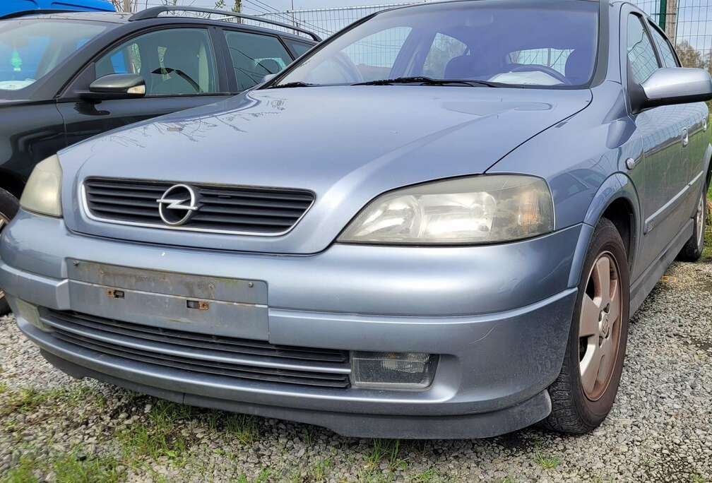 Opel 1.4i wordt GEKEURD AIRCO TREKHK OHBOEK euro 4 2003