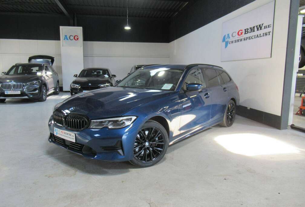 BMW E Prachtige optielijst, leuke kleurencombinatie Elektrische Stoelen Head Up LED Comfort HiFi