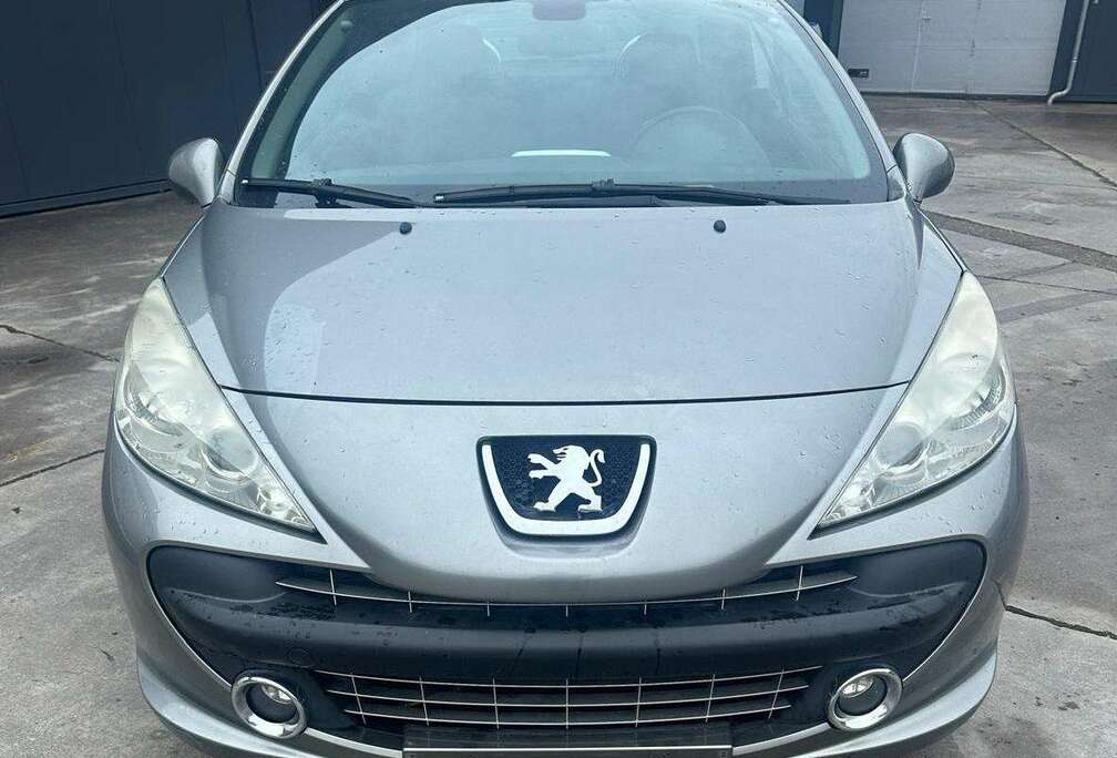 Peugeot 207 CC 1.6 HDi FAP