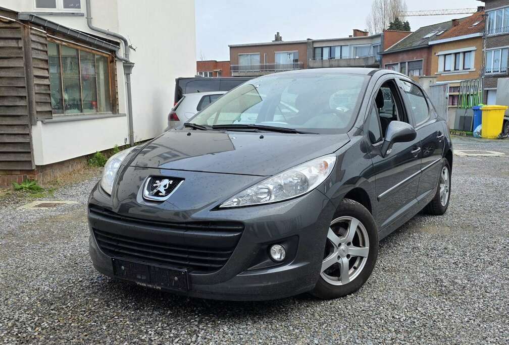 Peugeot 1.4i  AIRCO / 5P / ESSENCE