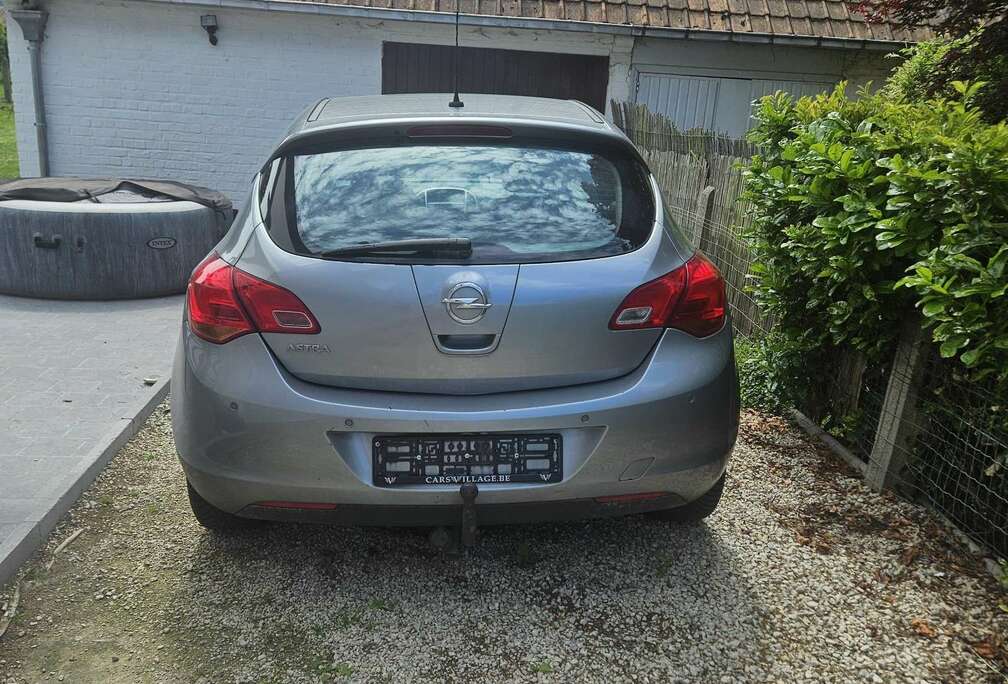 Opel 1.6 - 115 Cosmo