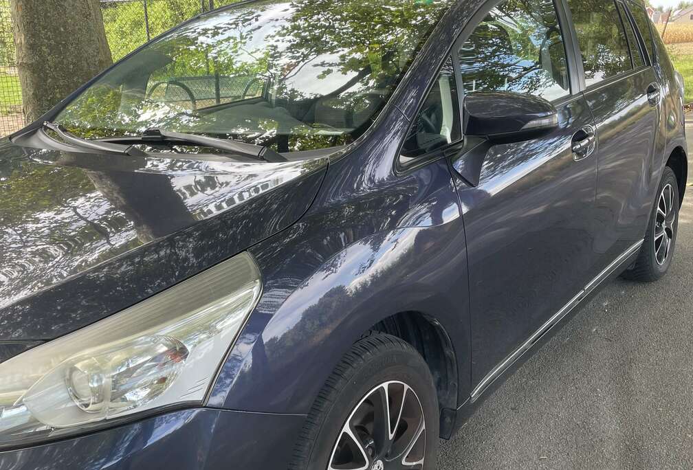 Toyota 1.6 D-4D Skyview 7pl.