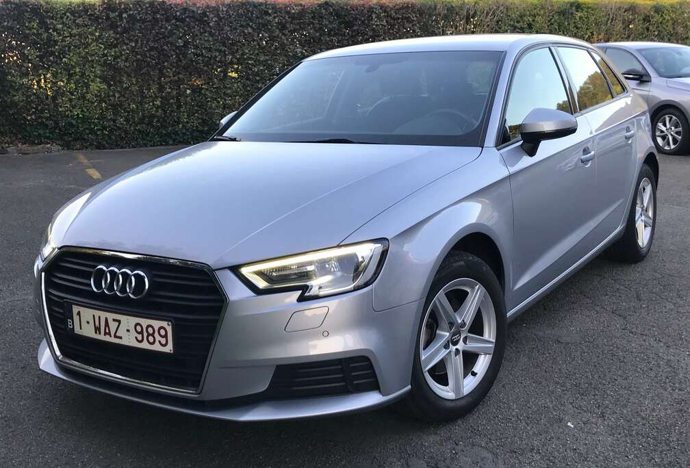 Audi 1.6 TDi S tronic/Cuir/ Xénons/Attelage amovible