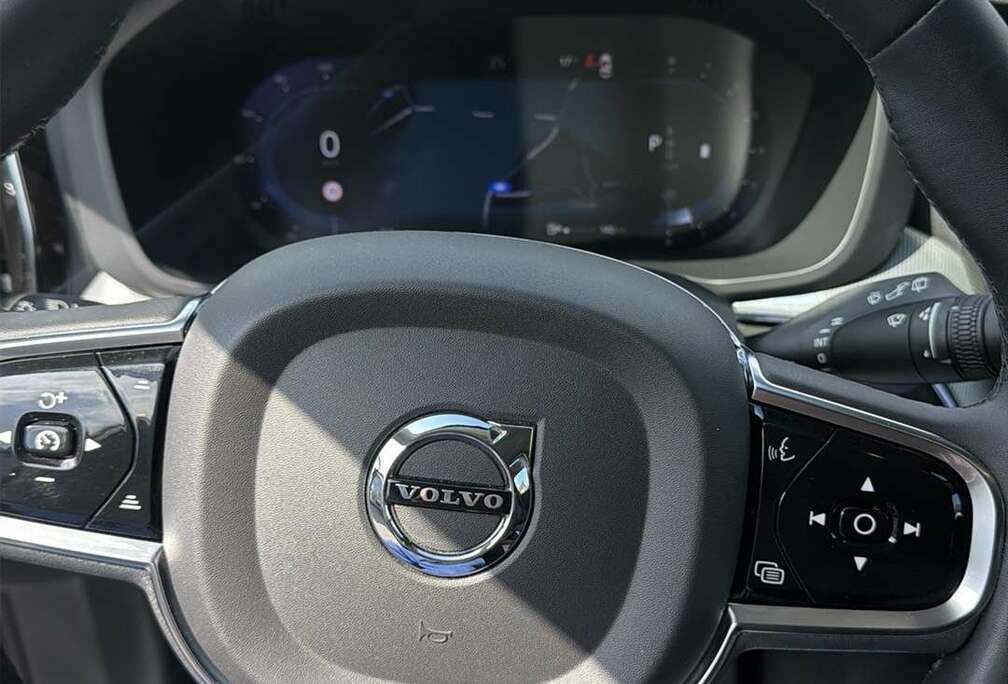 Volvo XC60 2.0 B4 MHEV Plus Dark benzine