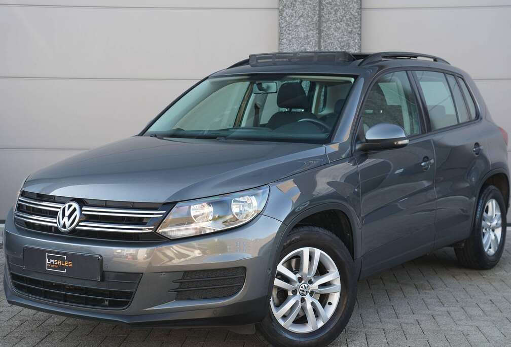 Volkswagen Tiguan 1.4 TSI 1 EIGENAAR * PANO / TREKHAAK / NAVI / AUTO AIRCO 2 ZONES / BLUETOOTH *