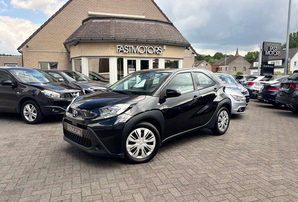 Toyota Hatchback 1.0L MT X Play NIEUW STAAT CarPlay Camera LED