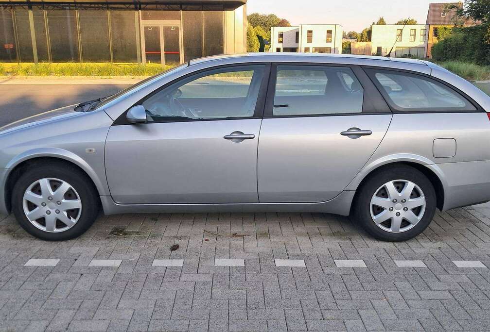 Nissan stationwagen