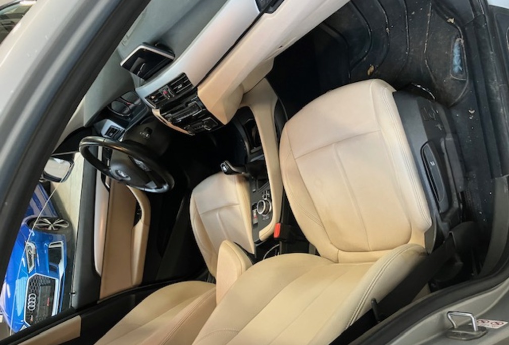 1ste eigenaar - gekocht en onderhouden dr BMW -