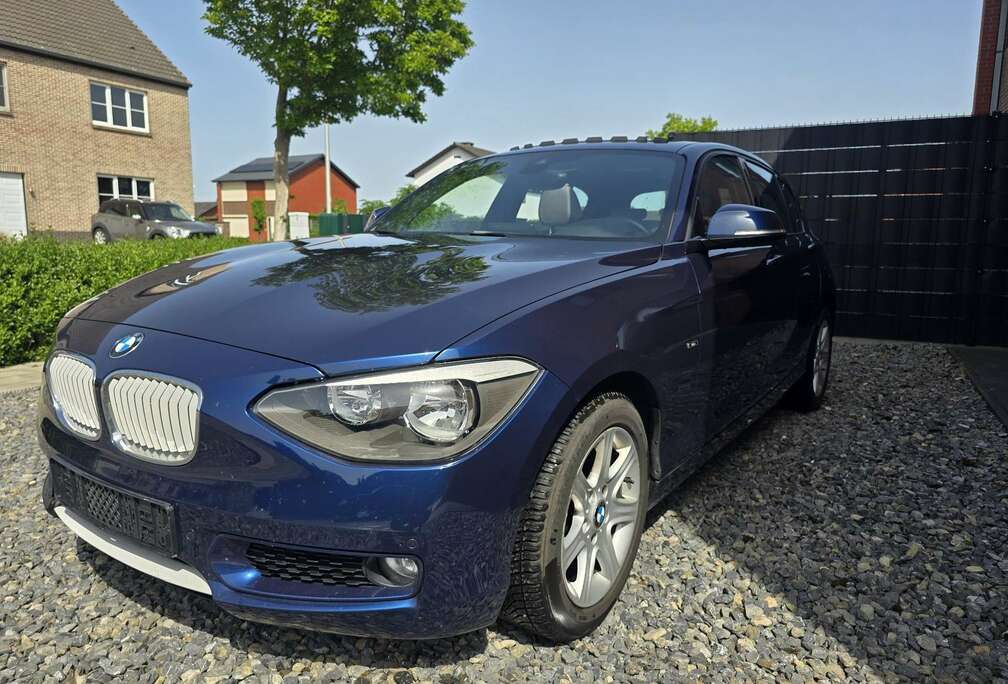 BMW 116i Automaat met pano dak  keuring vv + carpass