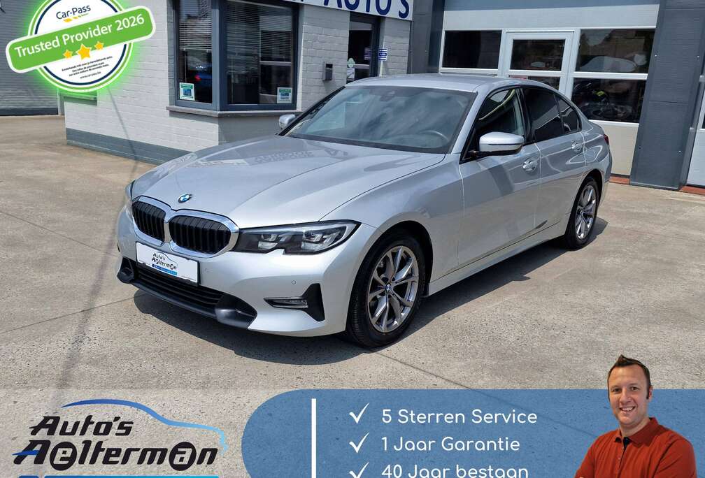 BMW 320i Automaat * Sfeerverlichting * Leder * Stoelverwarming * 3 Zone airco *
