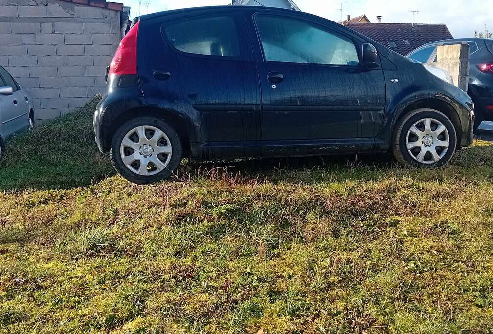 Peugeot 107 1.0i Black