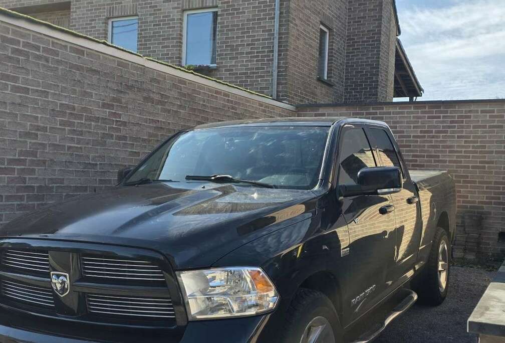Dodge LARAMIE.