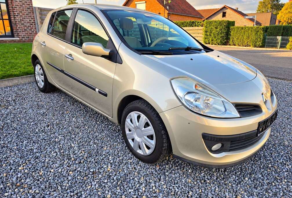 Renault 1.6i 16v Initiale automaat airco