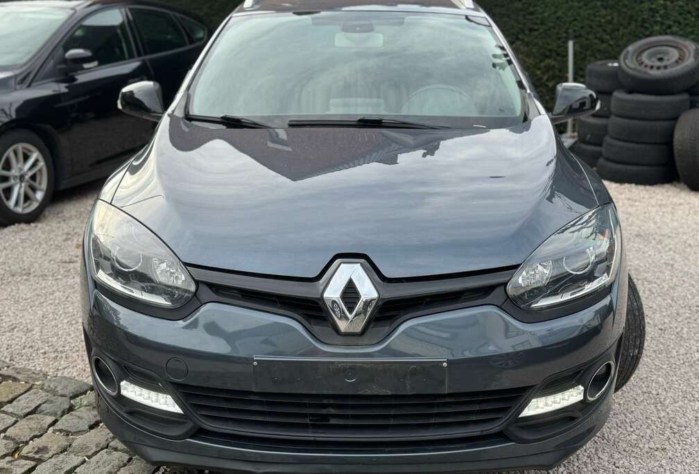 Renault 1.2i benzine - Limited - 82000Km - Navi - PDC