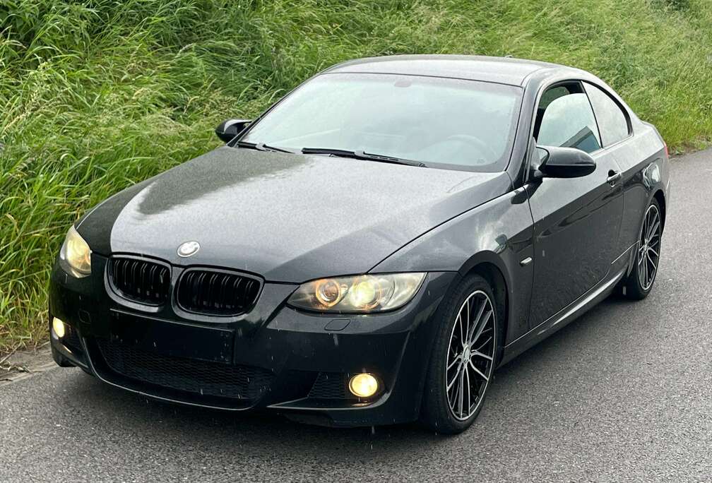 BMW Coupé 320i / M Pack / Leder / 156000km