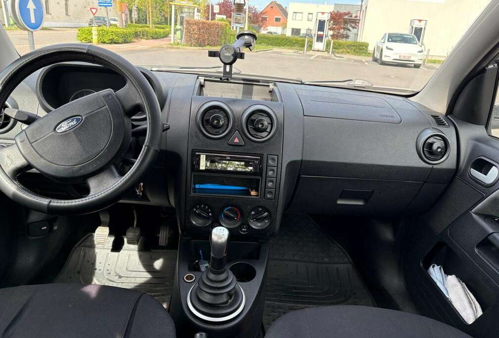 Ford 1.4i 16v Trend